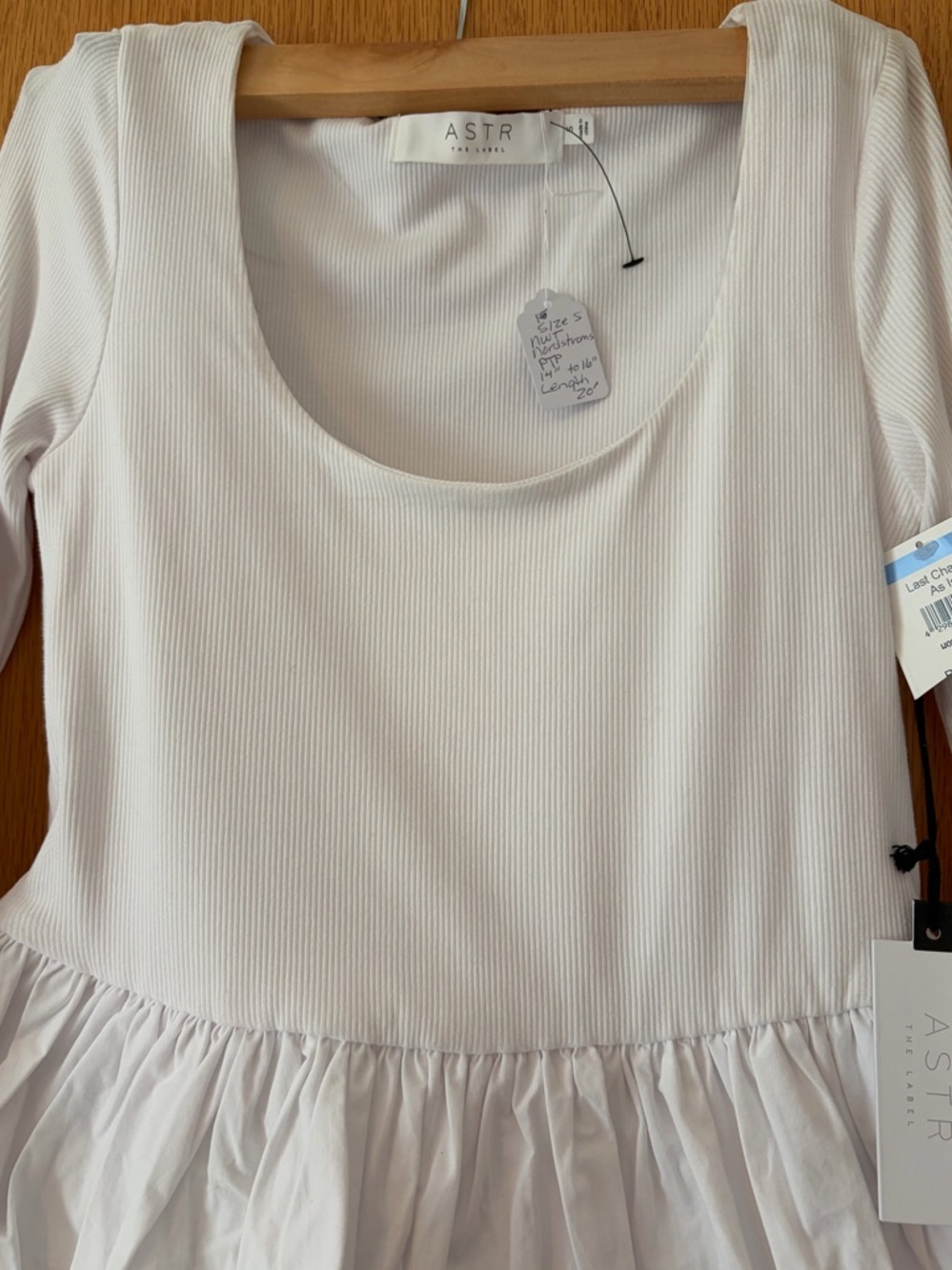 #554 Astr NWT Beautiful White Ruffle-Hem Long Sleeve Scoop Top - Picture 5 of 7